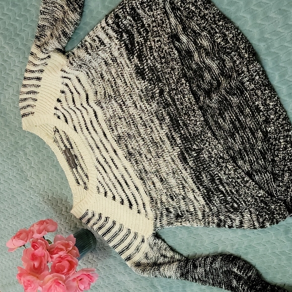 Ladies Sweater - Picture 5 of 8